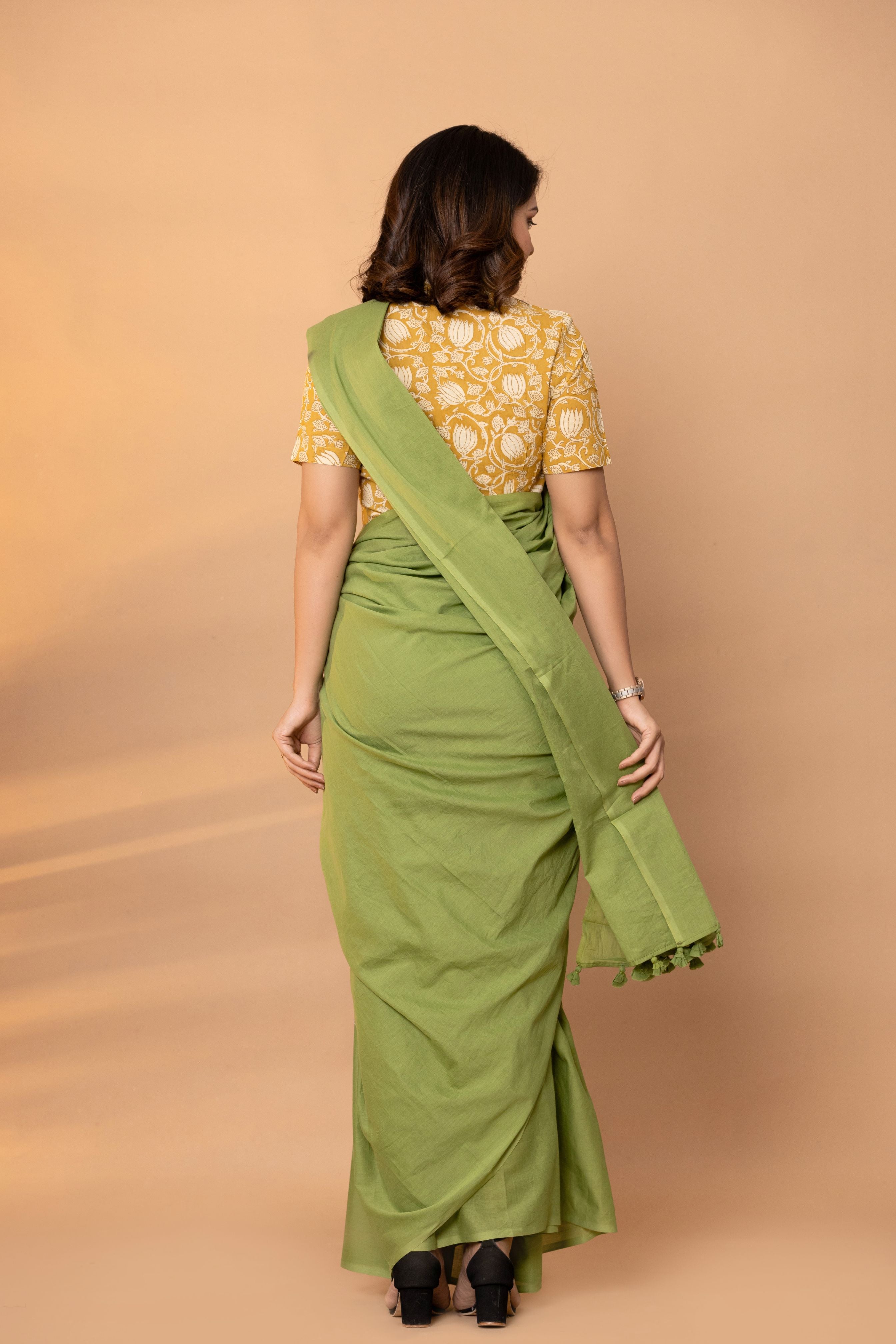 Avocado Green Plain Dyed Mul Mul Cotton Saree with Tassels (without Blouse)