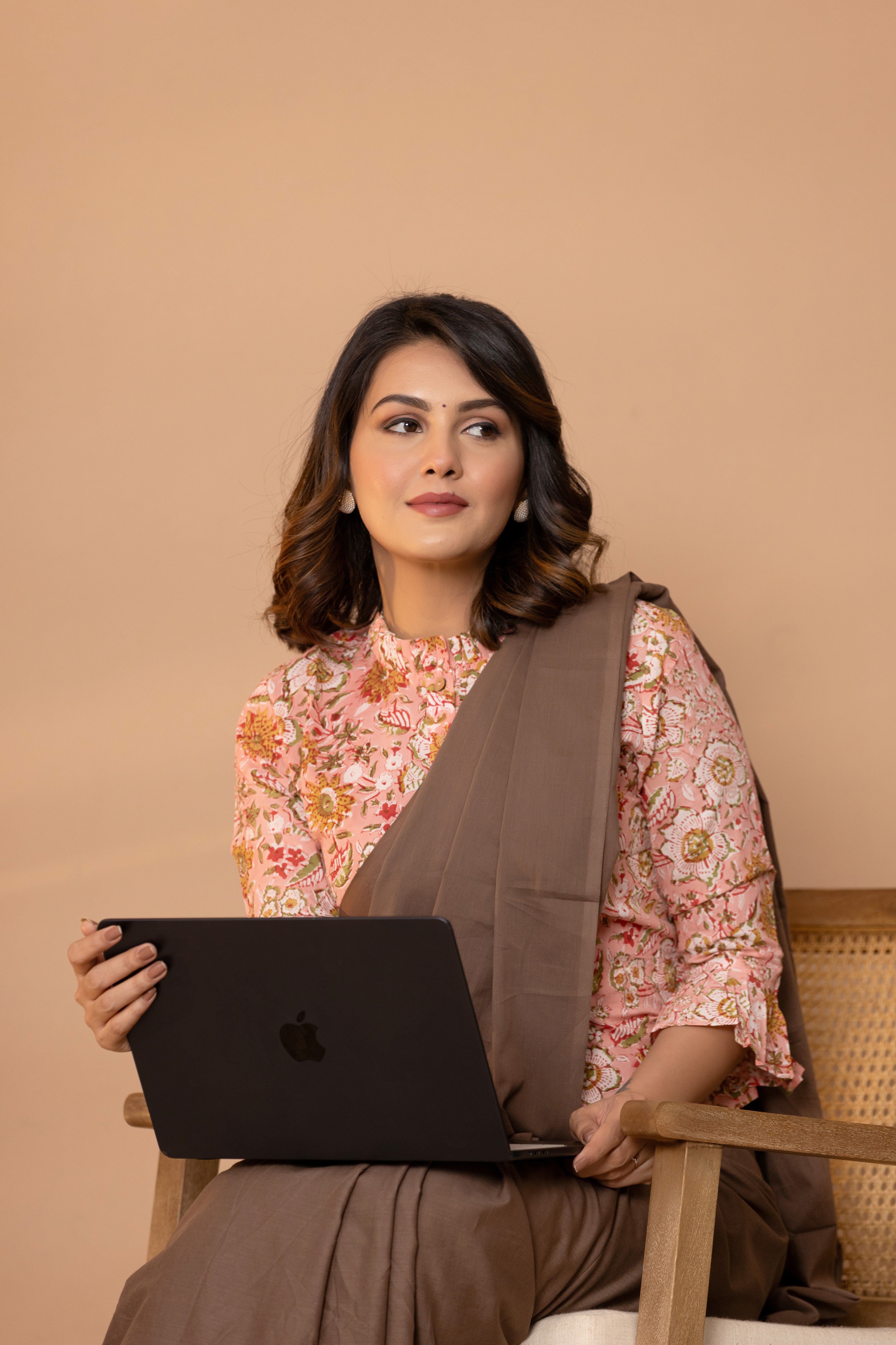 Natural Grey Plain Dyed Mul Mul Cotton Saree with Tassels (without Blouse)