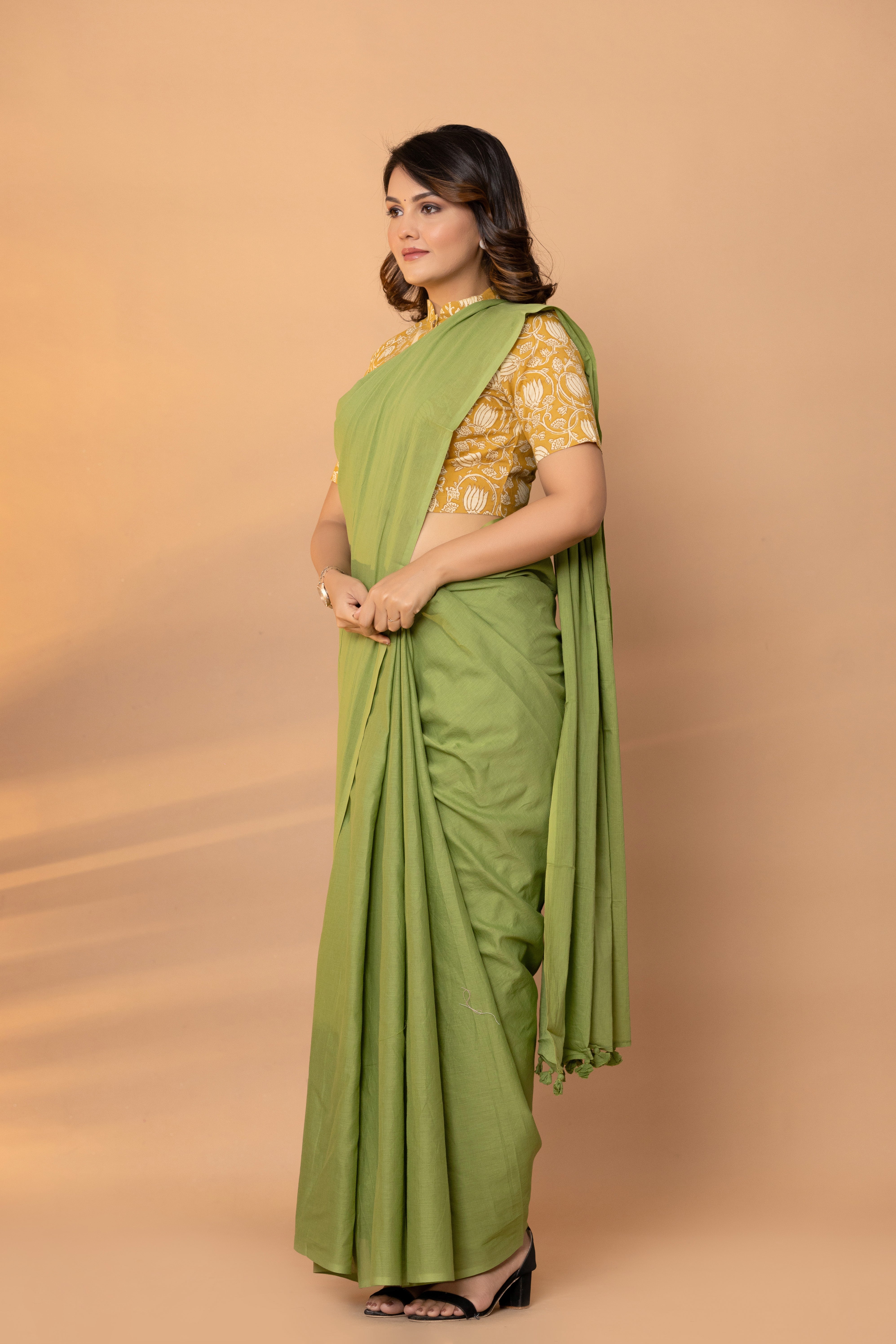 Avocado Green Plain Dyed Mul Mul Cotton Saree with Tassels (without Blouse)