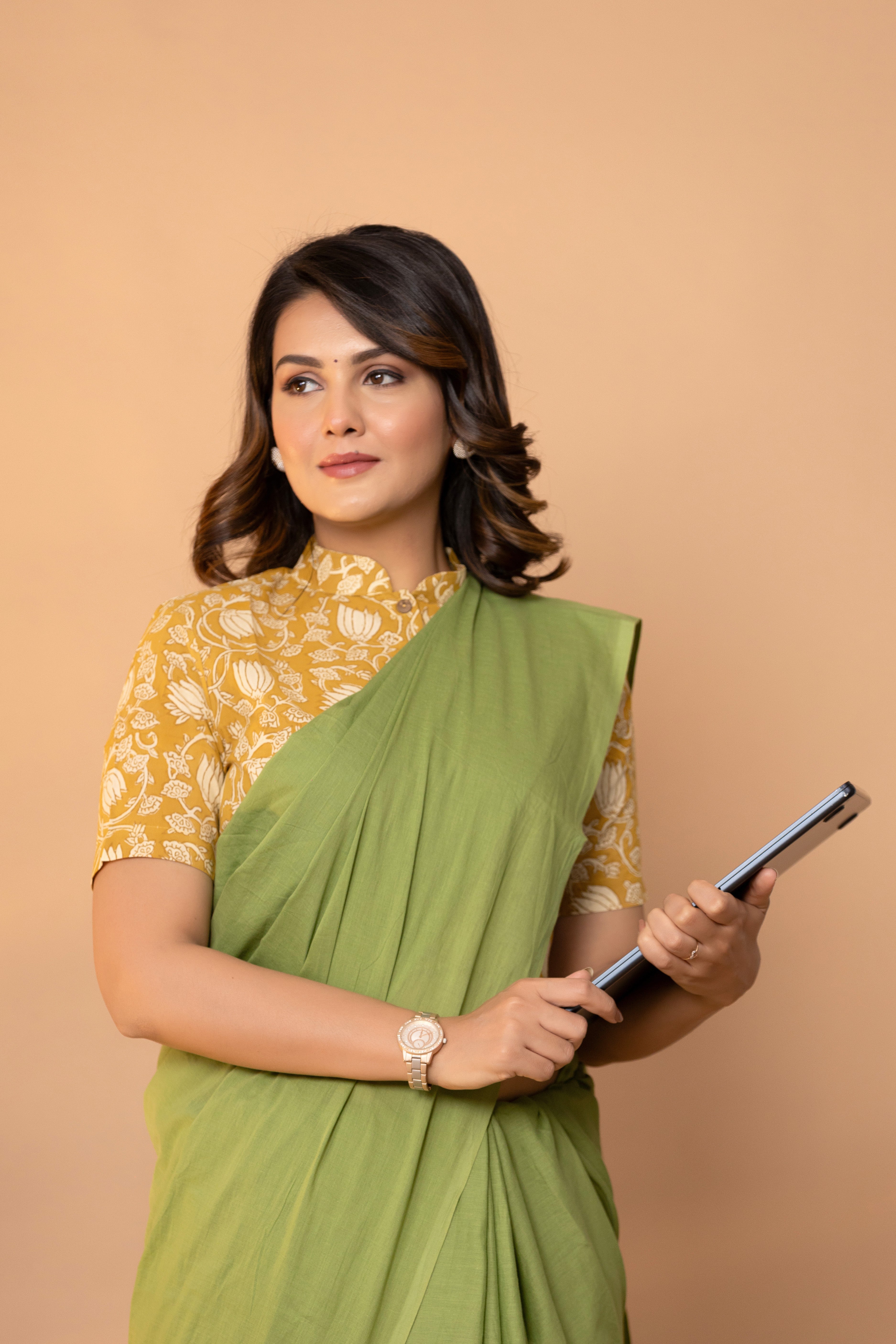 Avocado Green Plain Dyed Mul Mul Cotton Saree with Tassels (without Blouse)