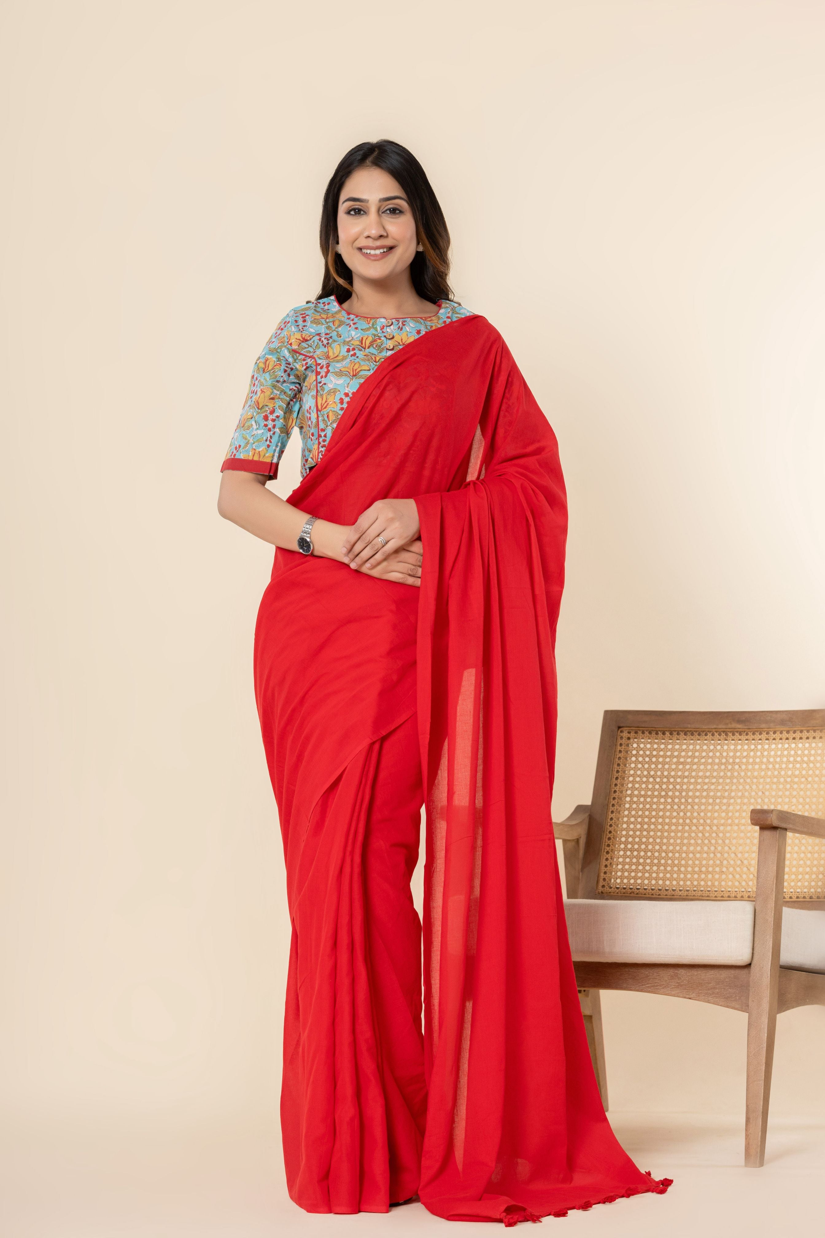 Tomatino Red Plain Dyed Mul Mul Cotton Saree with Tassels (without Blouse)