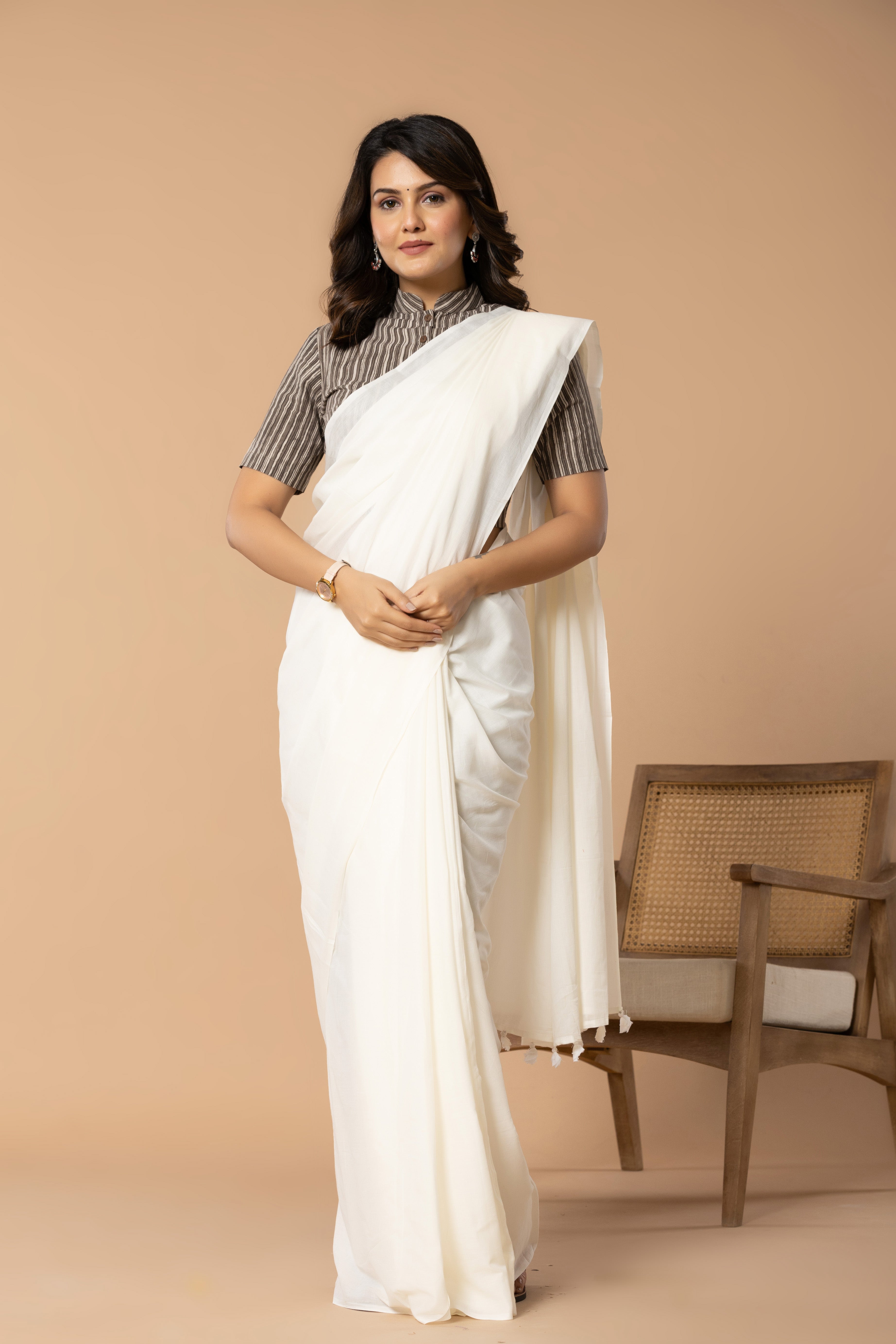 Natural White Plain Dyed Mul Mul Cotton Saree with Tassels (without Blouse)