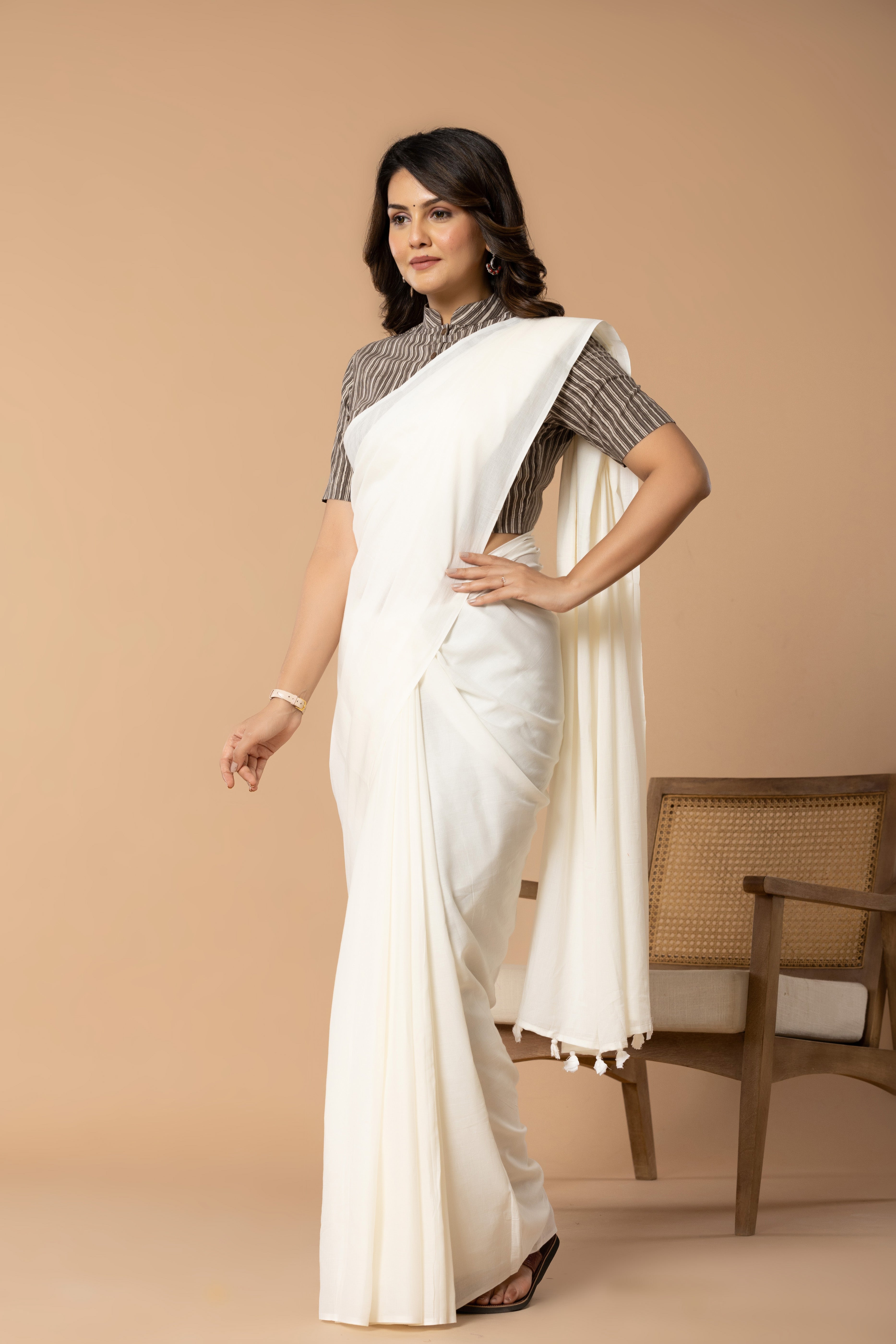 Natural White Plain Dyed Mul Mul Cotton Saree with Tassels (without Blouse)