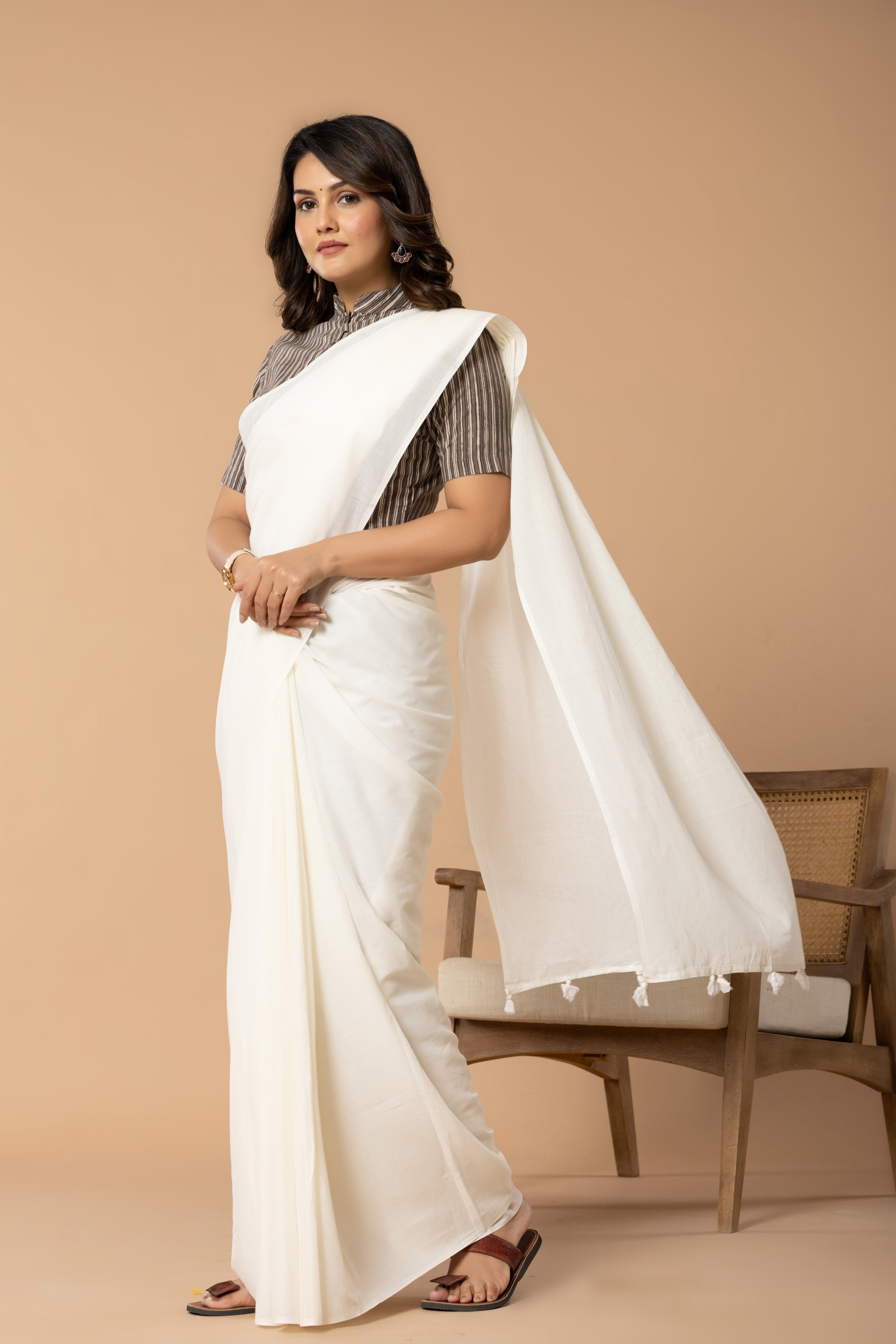 Natural White Plain Dyed Mul Mul Cotton Saree with Tassels (without Blouse)