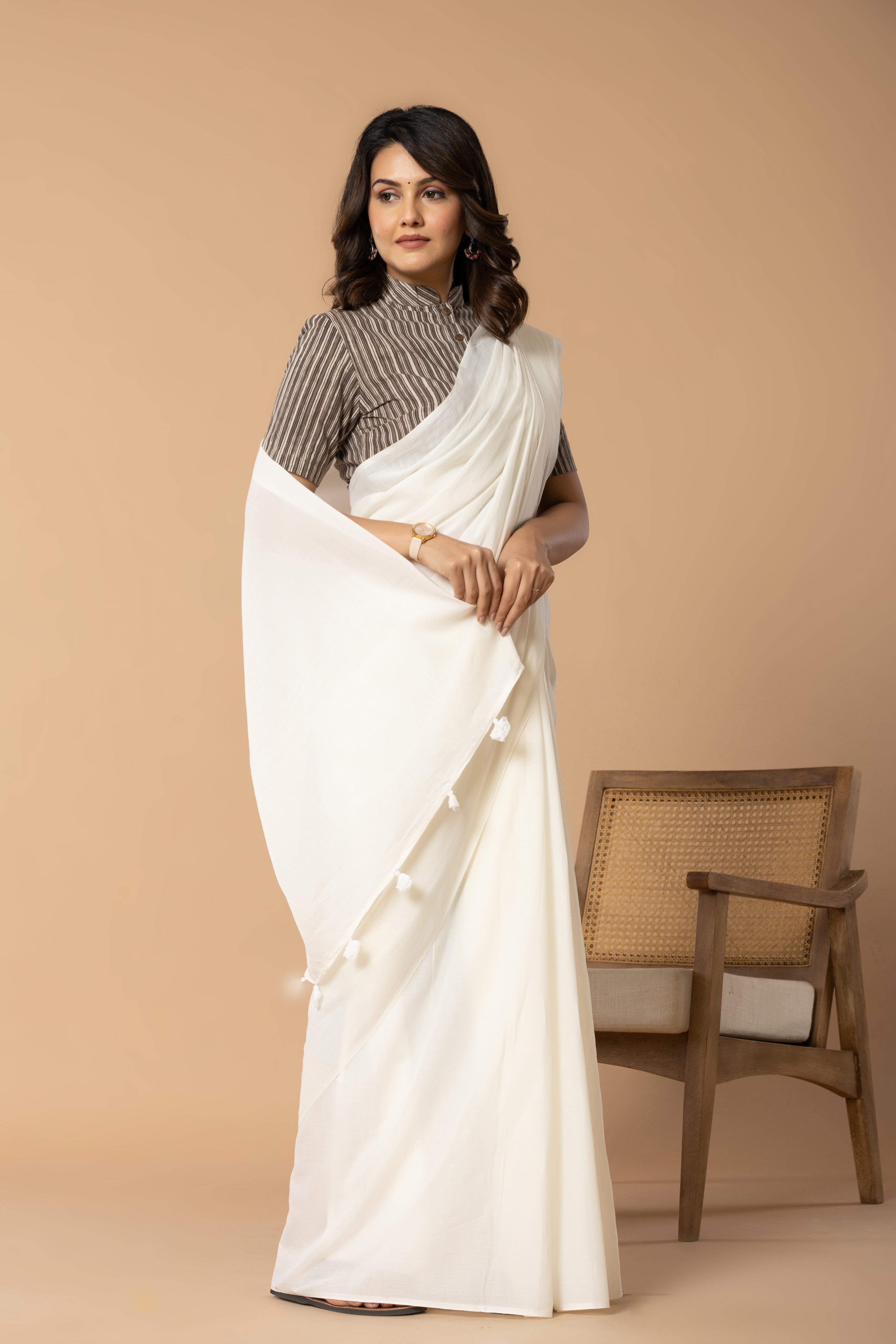 Natural White Plain Dyed Mul Mul Cotton Saree with Tassels (without Blouse)