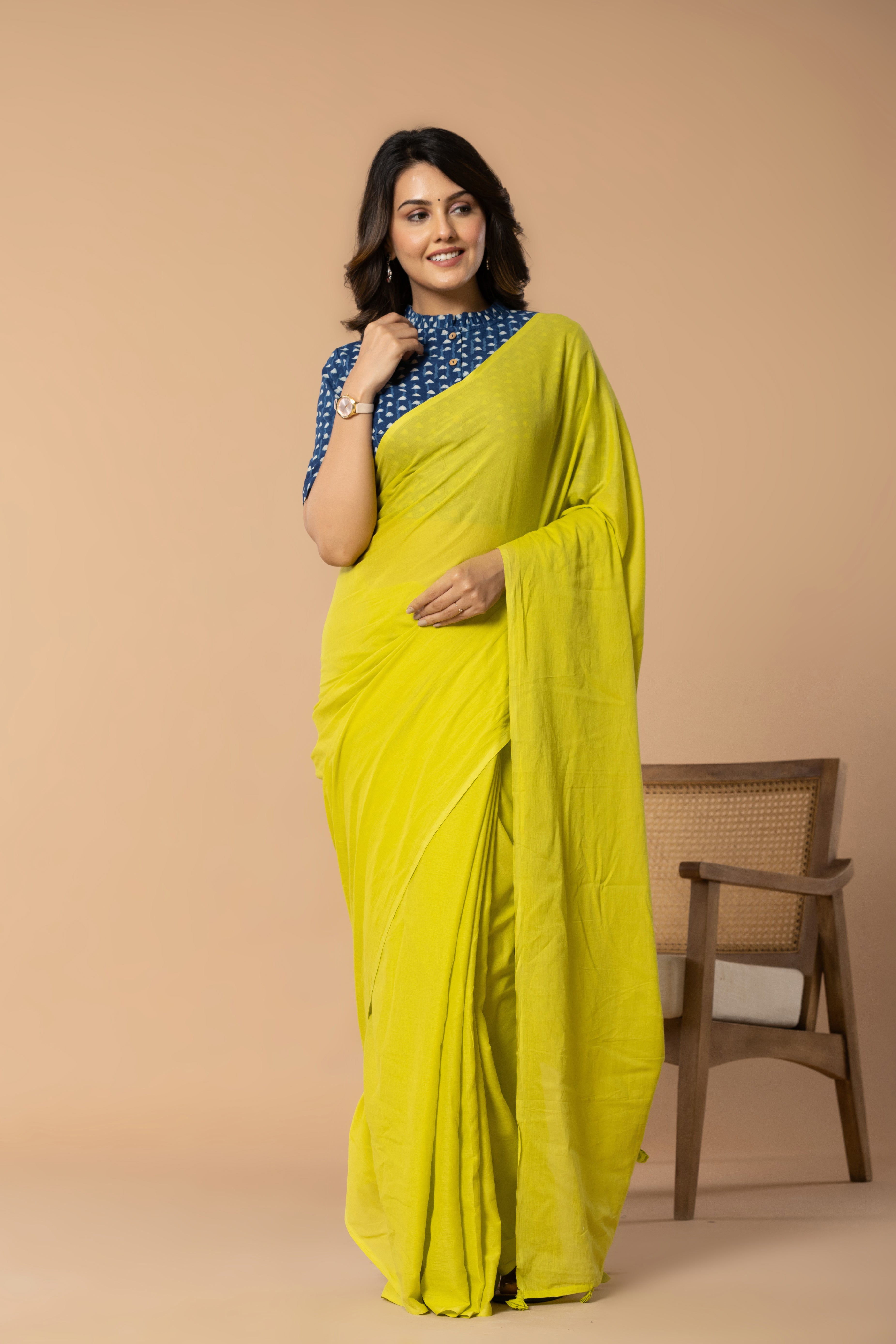 Neon Green Plain Dyed Mul Mul Cotton Saree with Tassels (without Blouse)