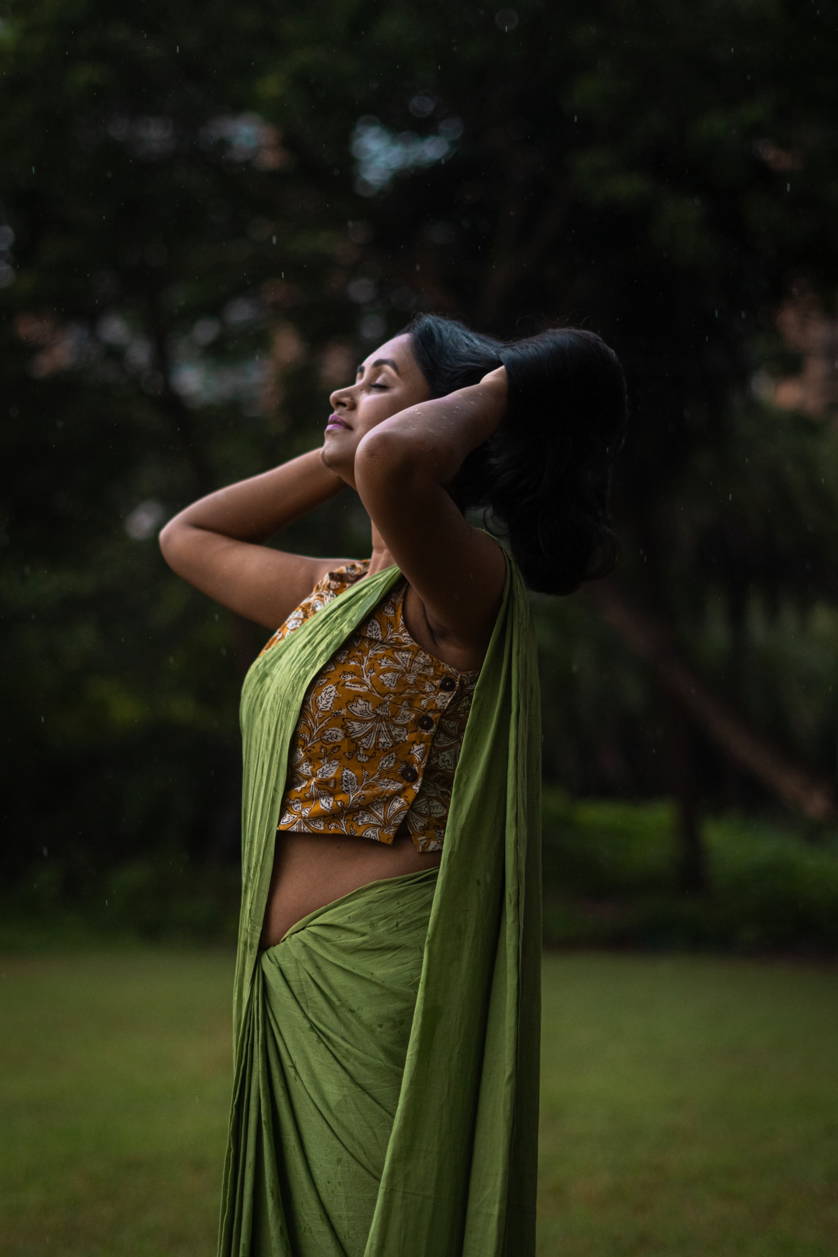 Avocado Green Plain Dyed Mul Mul Cotton Saree with Tassels (without Blouse)