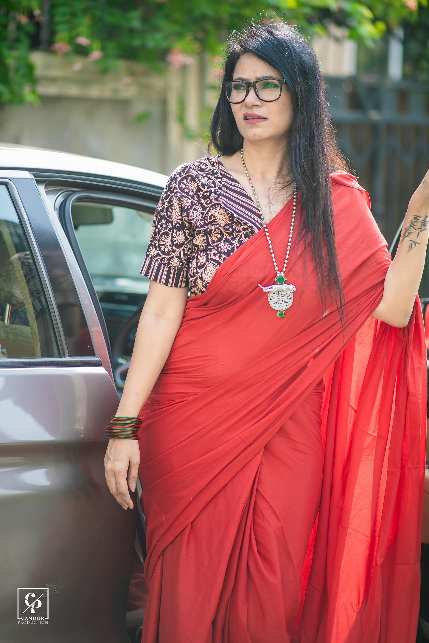 Maroon Plain Dyed Mul Mul Cotton Saree with Tassels (without Blouse)