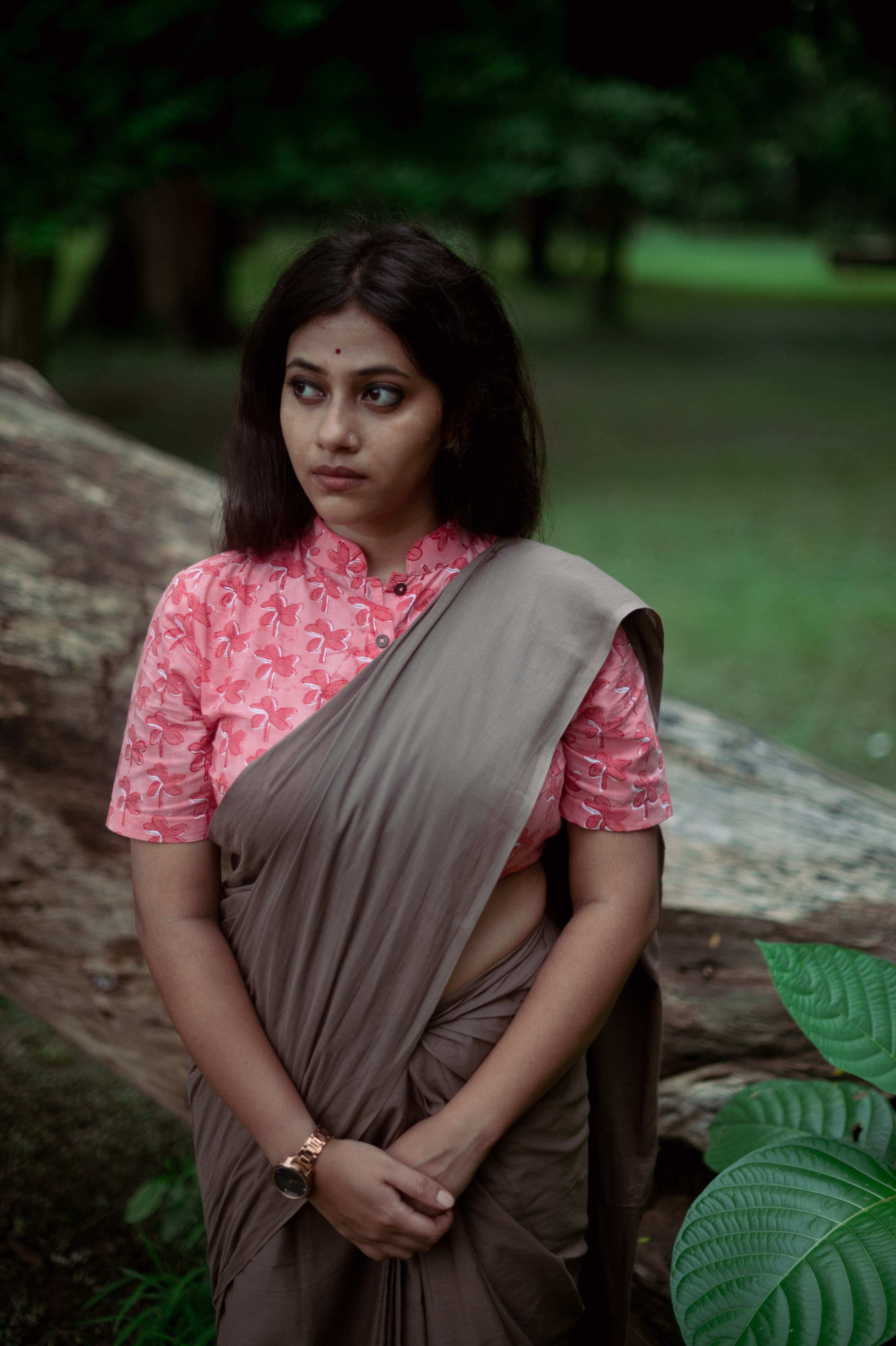 Natural Grey Plain Dyed Mul Mul Cotton Saree with Tassels (without Blouse)