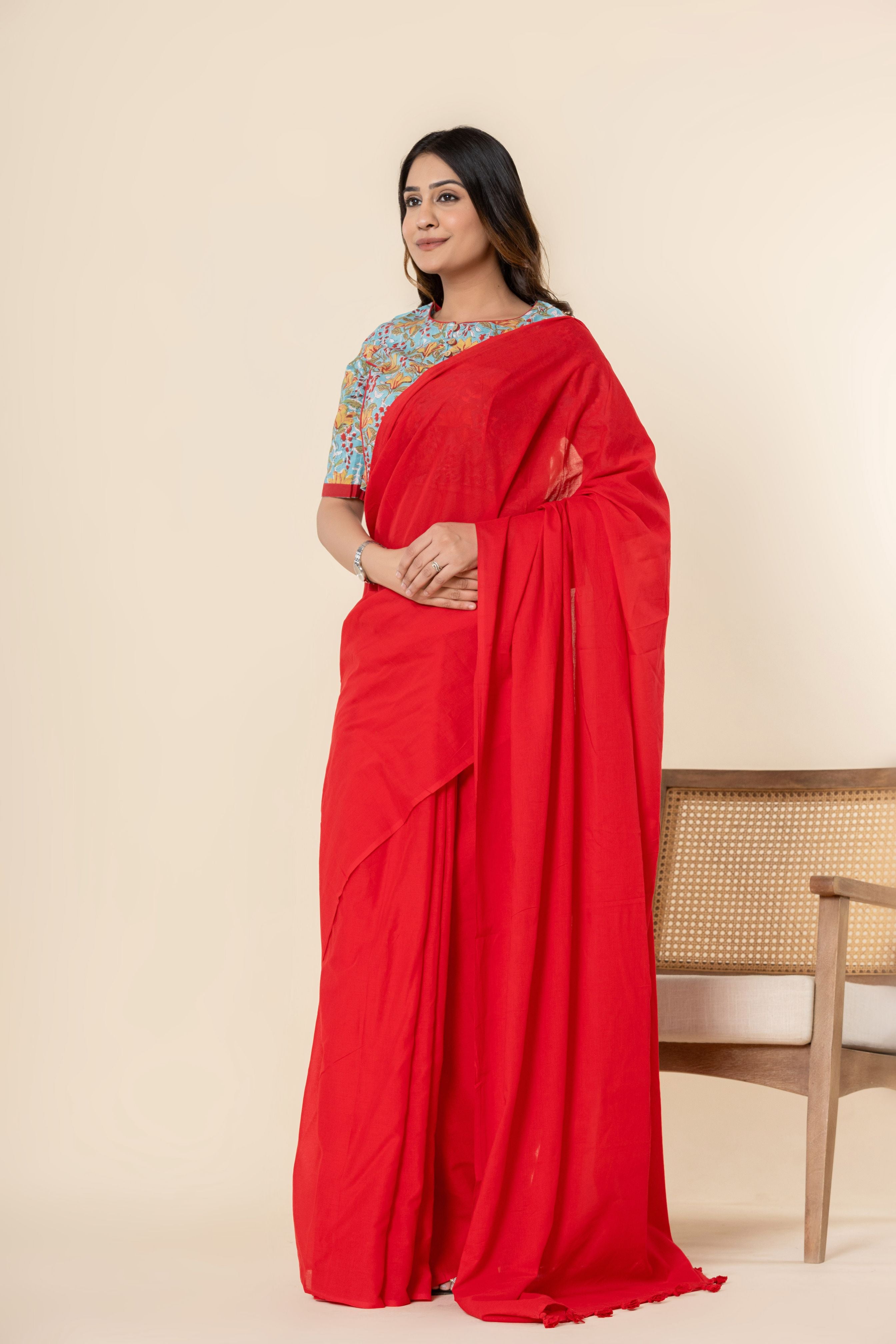 Tomatino Red Plain Dyed Mul Mul Cotton Saree with Tassels (without Blouse)