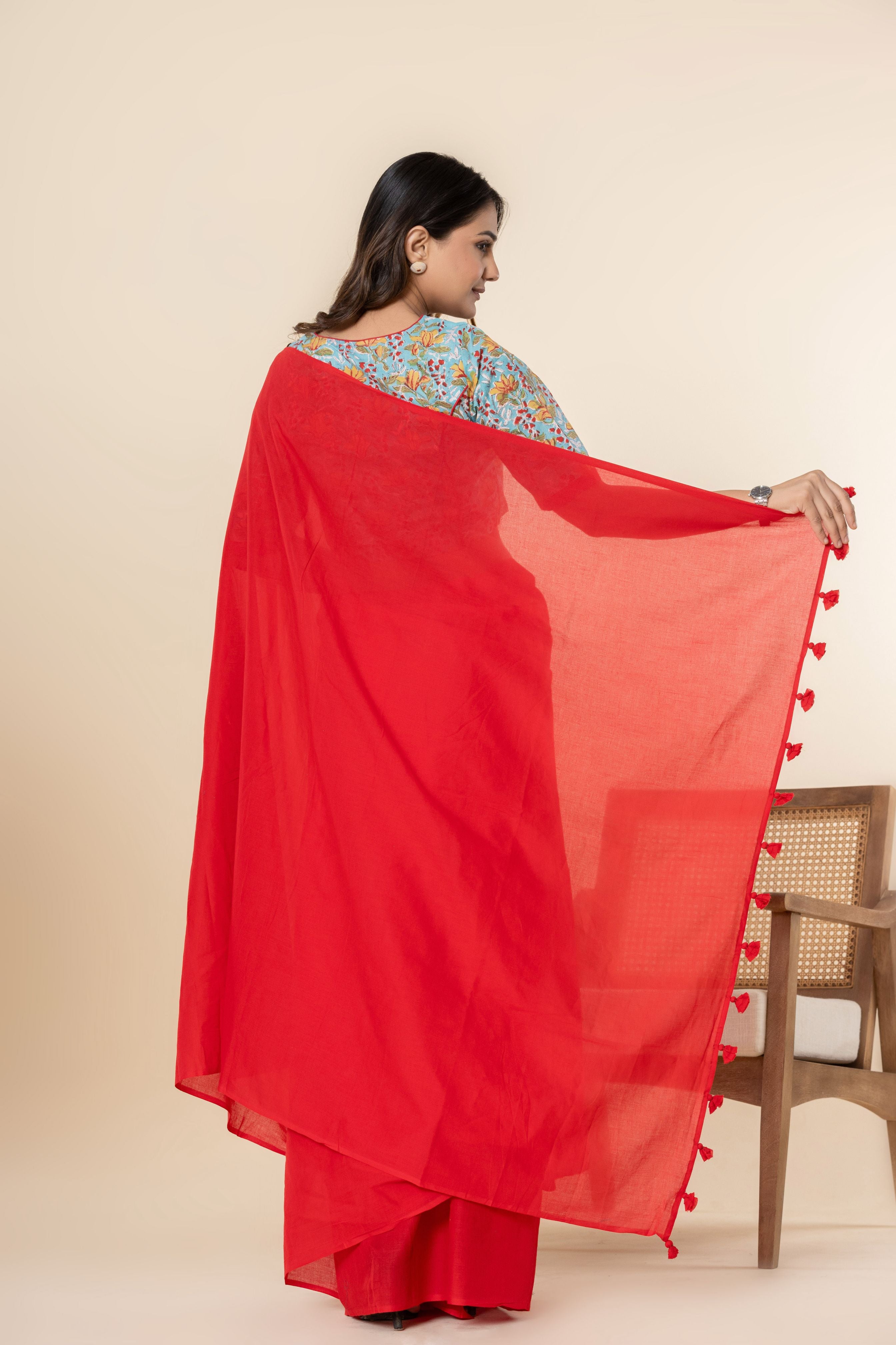 Tomatino Red Plain Dyed Mul Mul Cotton Saree with Tassels (without Blouse)